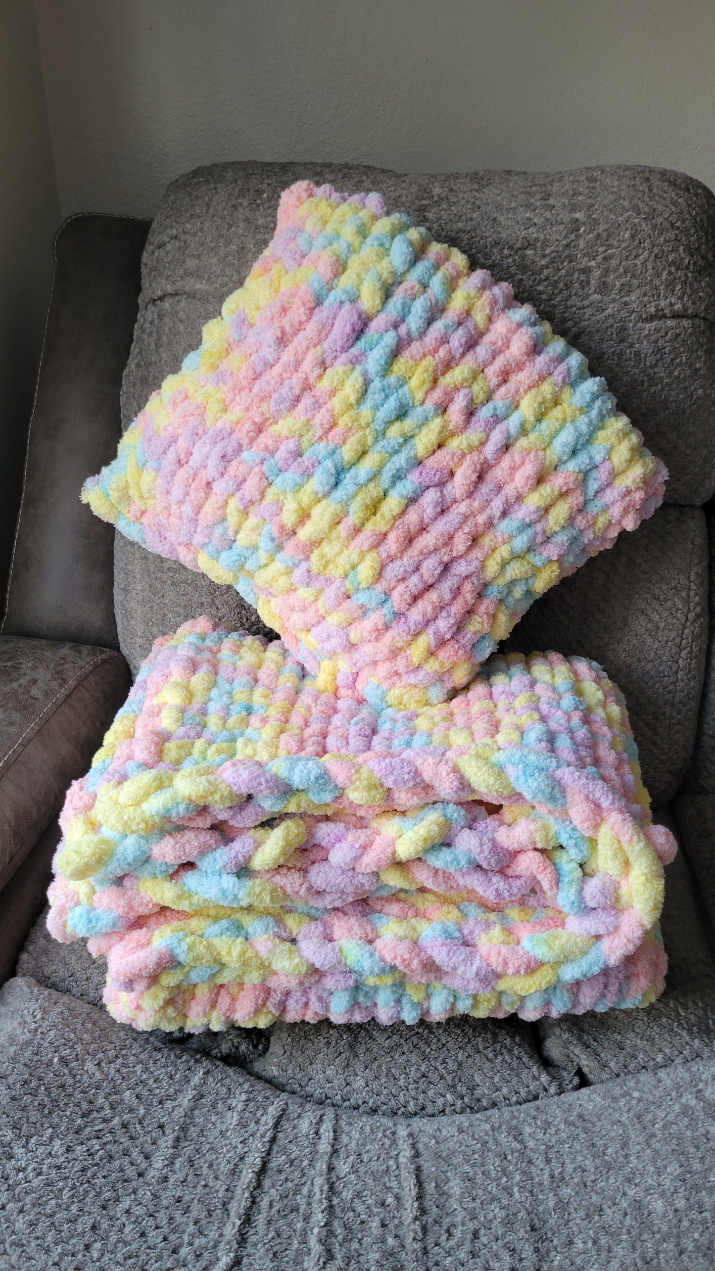 Chunky Blanket & Pillow Set